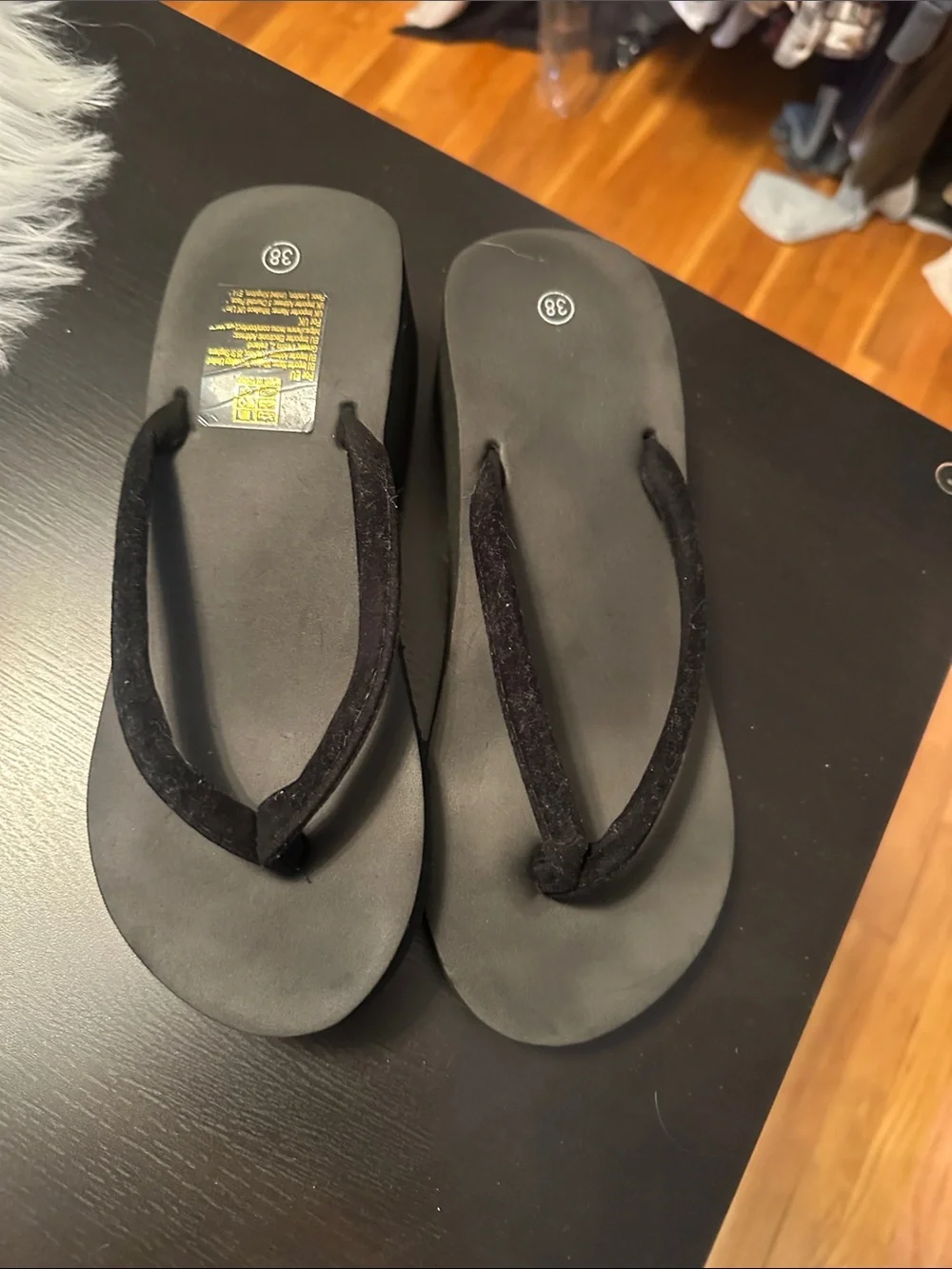 Wedge flip flop black size 7